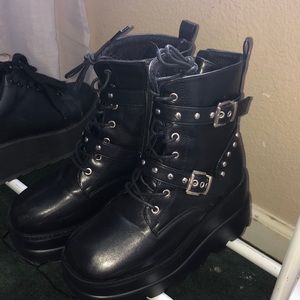 Black zip up platform boots